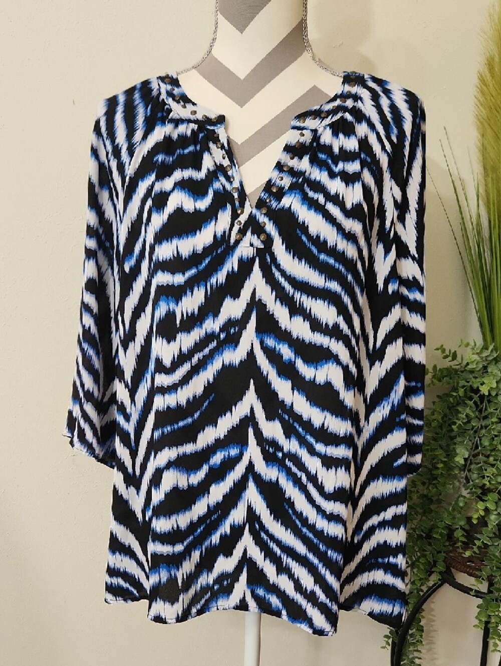 Investments Blue Black and White Abstract Print Blouse
